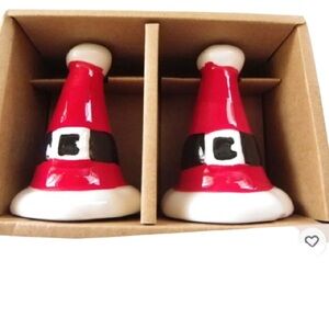 NWT- Holiday Home -Santa's Hat Set Of Two 3" Ceramic Salt & Pepper Shakers NIB